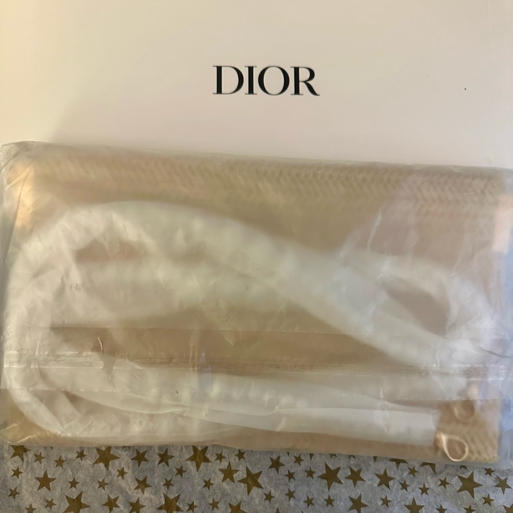 Dior Raffia Straw Pouch Bag with a Detachable unbranded Pearl Strap - Picture 5 of 6